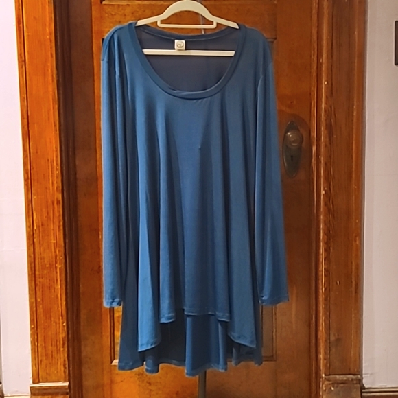 Turquoise tunic - Picture 1 of 2